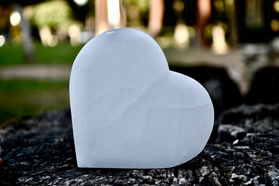 Selenite Heart Charging Plate