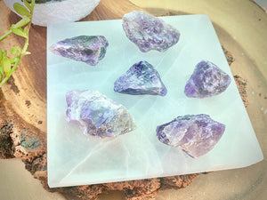 Selenite Charging Plate with 6-piece raw Amethyst Matrices For Removing Anxiety and Cleansing Negative Energy